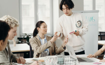 ถอดรหัสทำไม ‘มอบหมายงาน’ แล้วต้องตามบี้ทุกวัน: พลิกบทบาทสู่ผู้นำที่แท้จริง ถอดรหัสทำไม 'มอบหมายงาน' แล้วต้องตามบี้ทุกวัน: พลิกบทบาทสู่ผู้นำที่แท้จริง